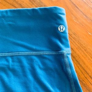 Lululemon Wunder Under crops